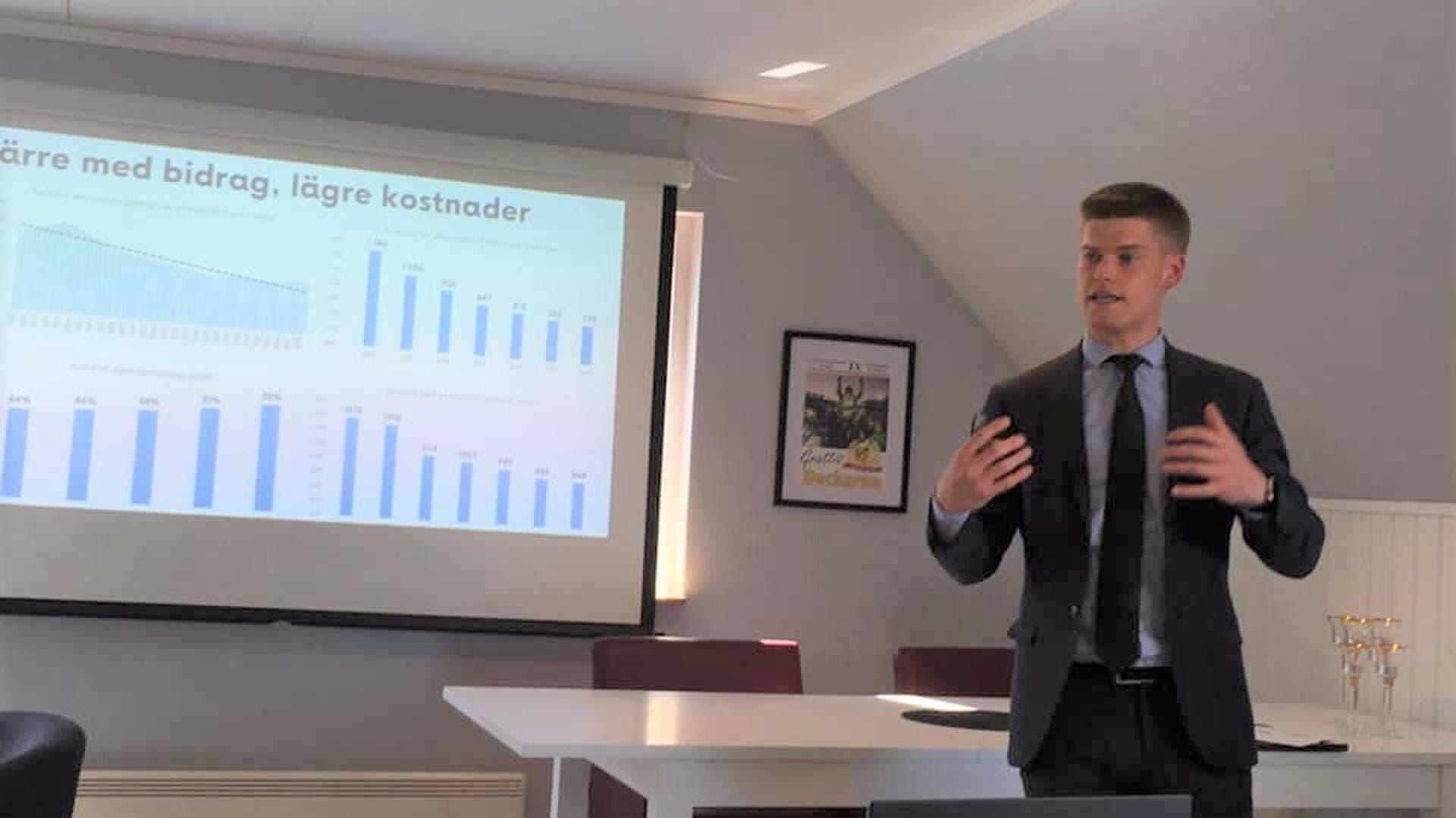 en person i konferenslokal