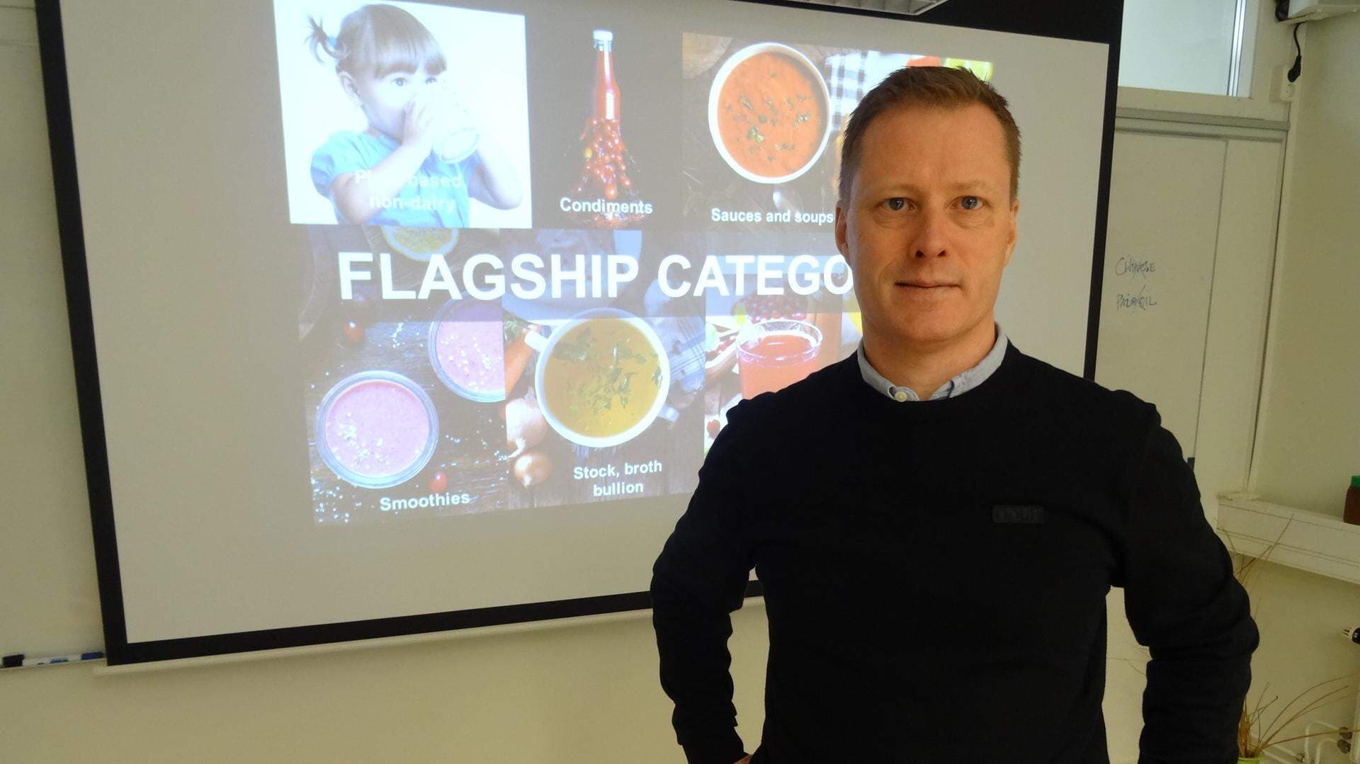 Jonas framför OH Bild i konf loka