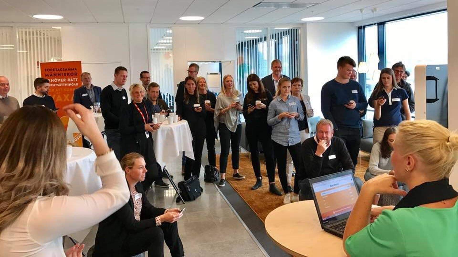 i entrén WTC spelar Kahoot