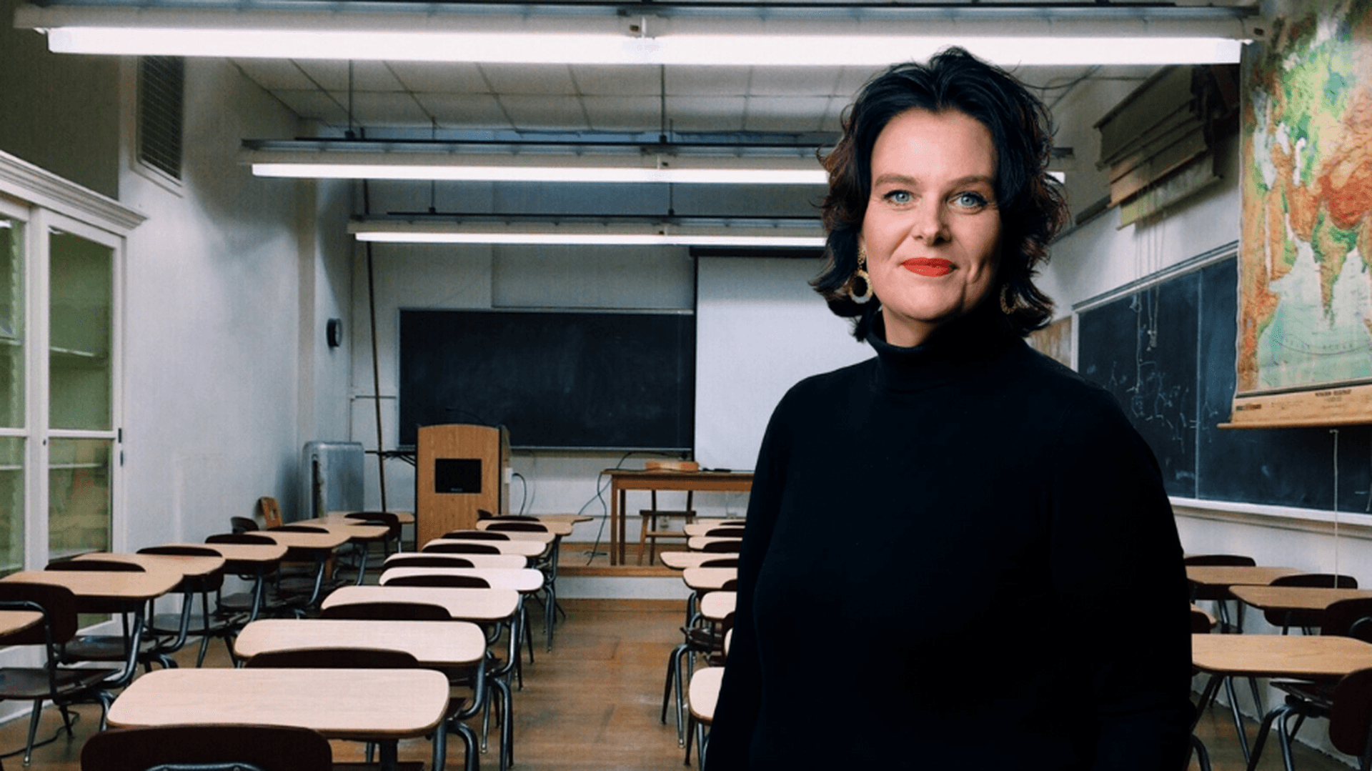 Klassrum och Ulrica Bennesved