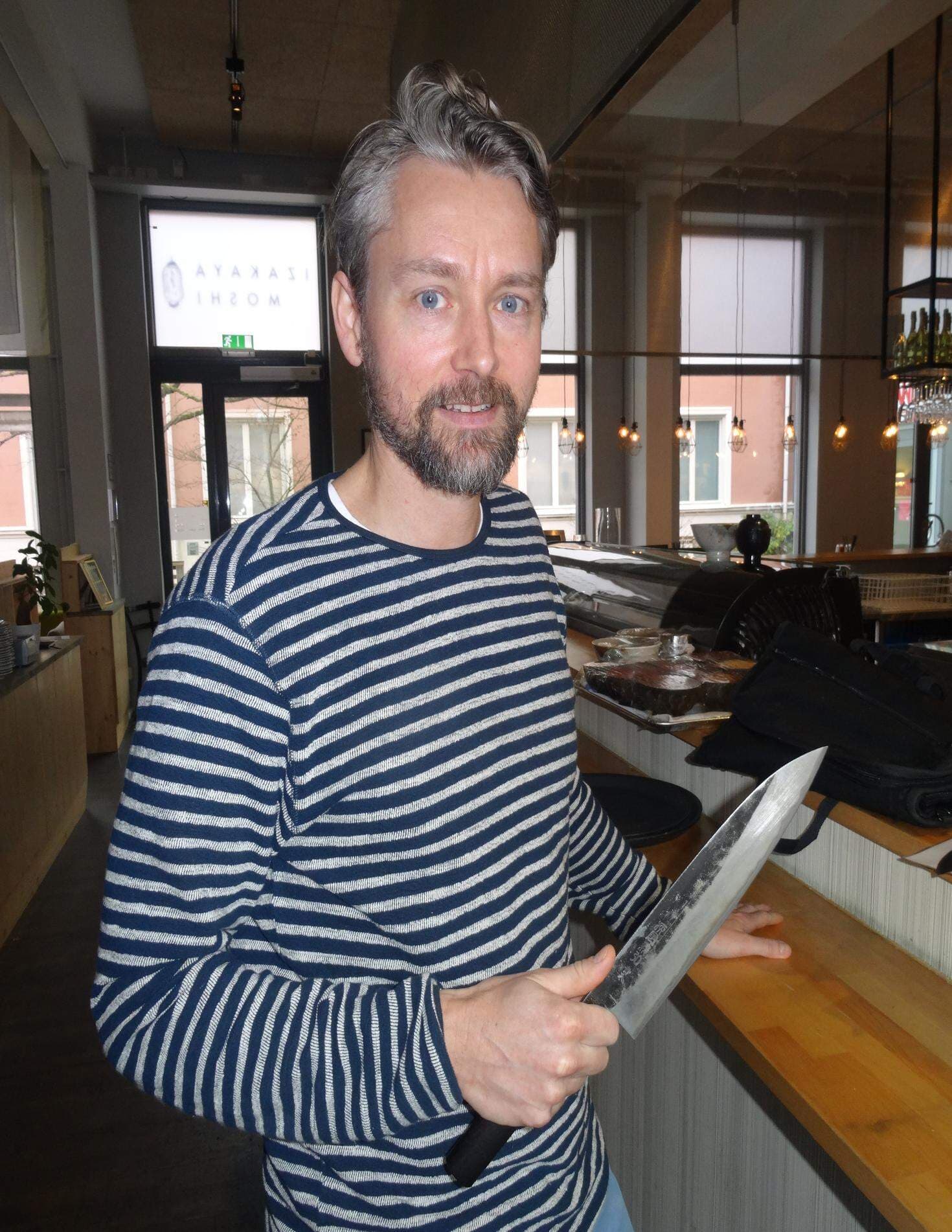 Daniel med kniv