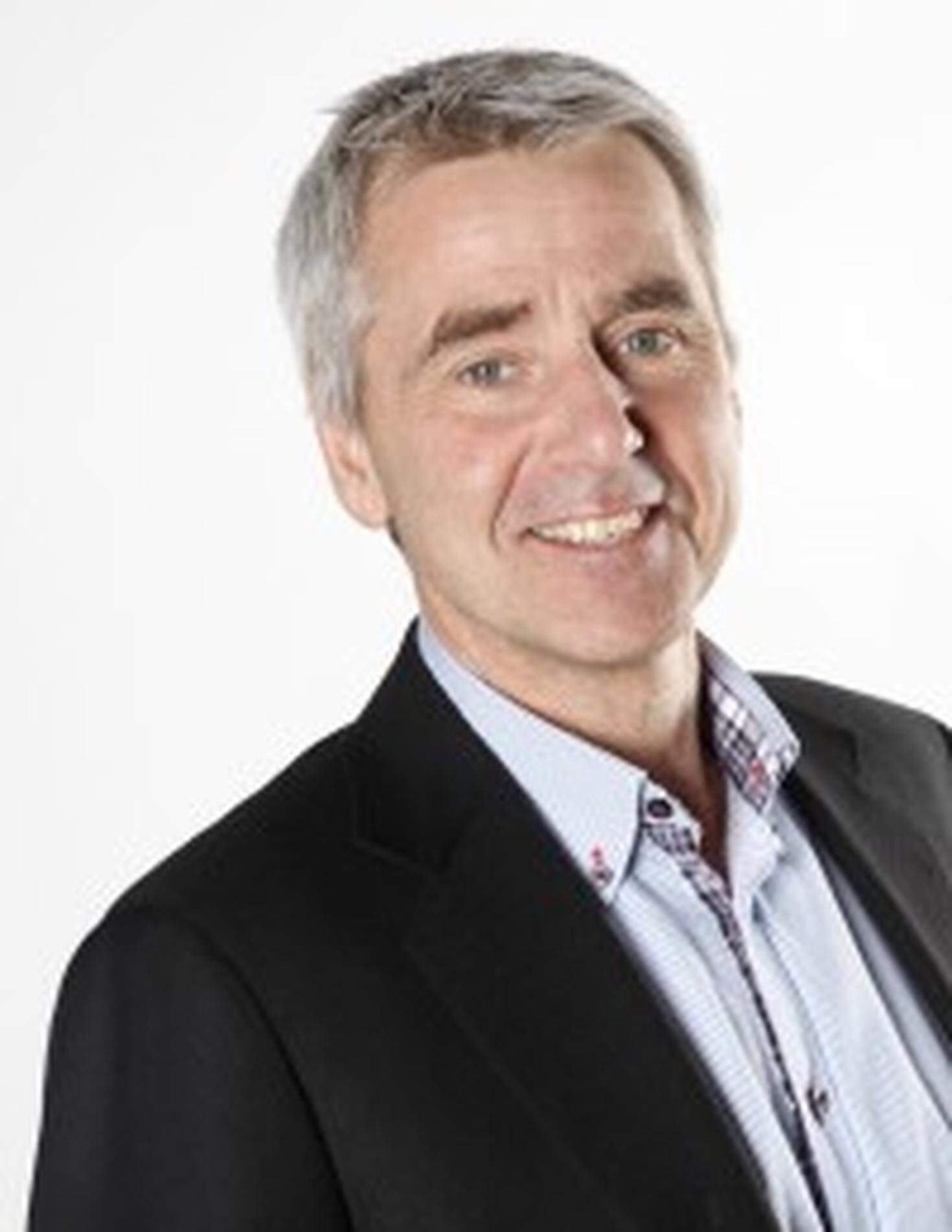 Ulf Axelsson i stående bild