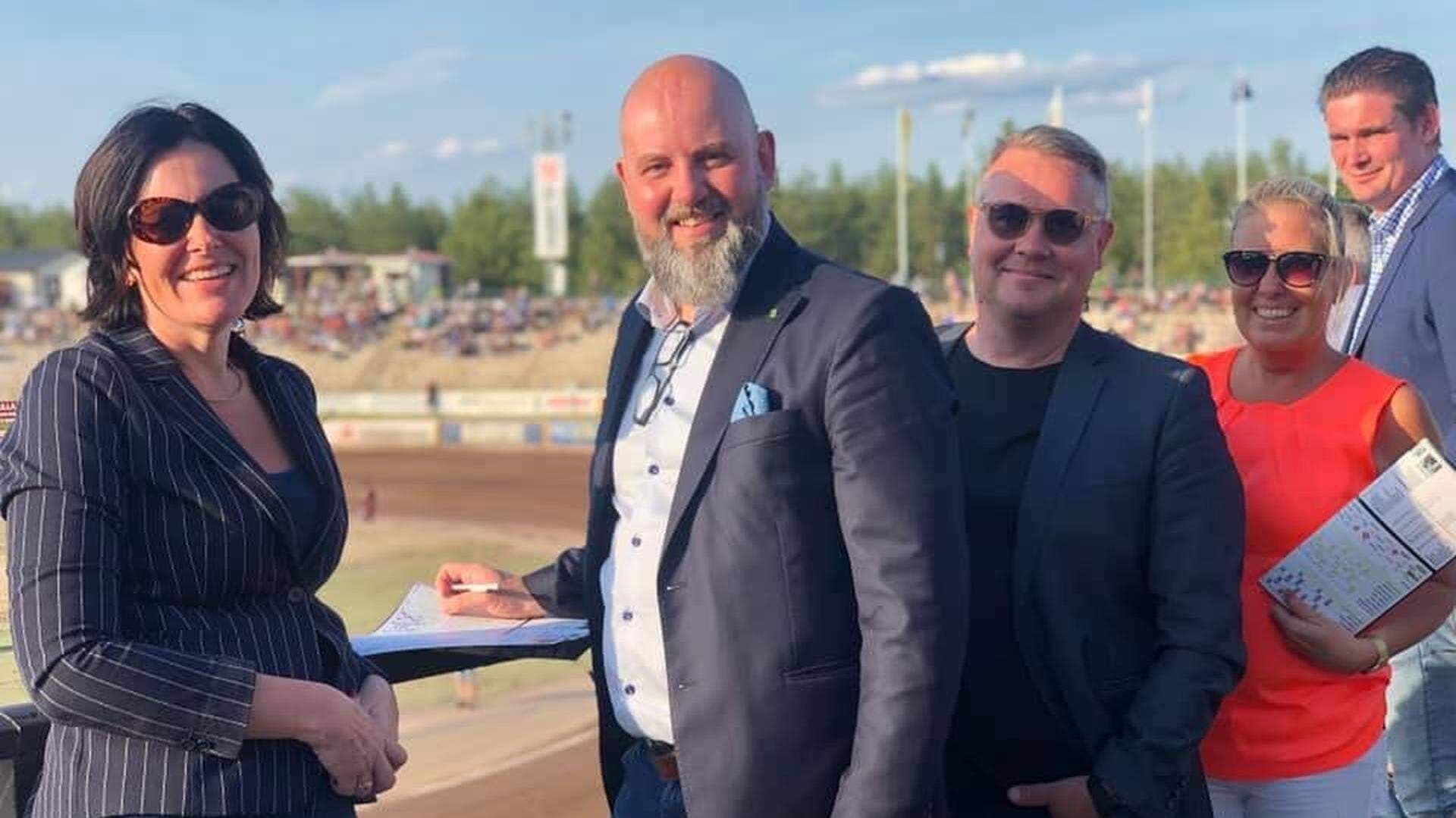 På arena