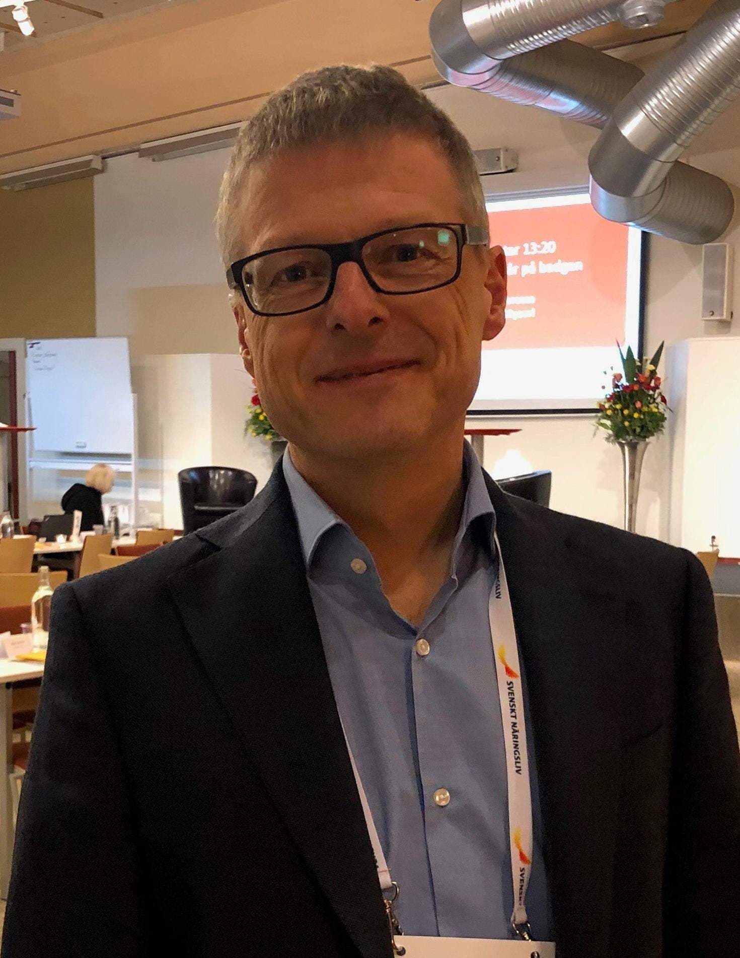 halvfigur i en konferenslokal
