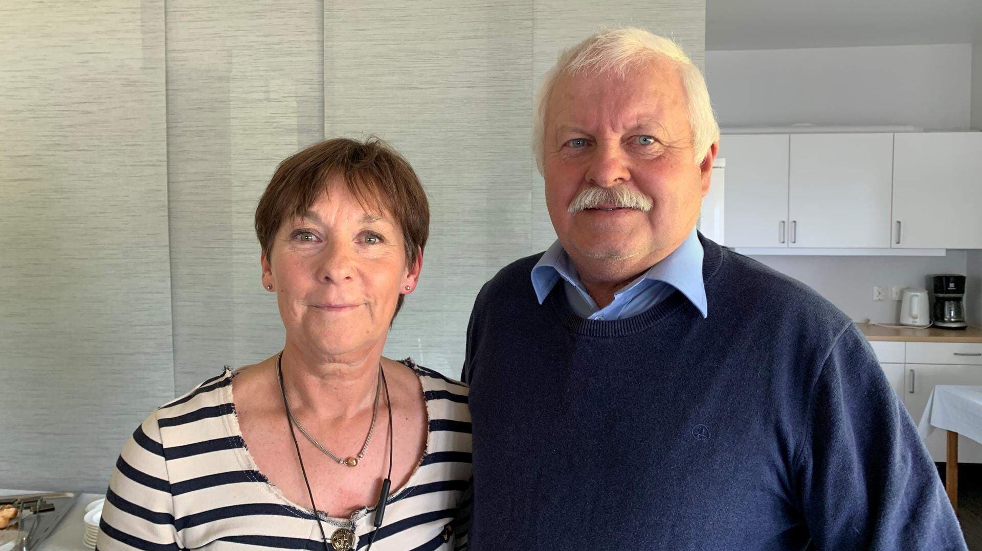 Två personer i halvfigur