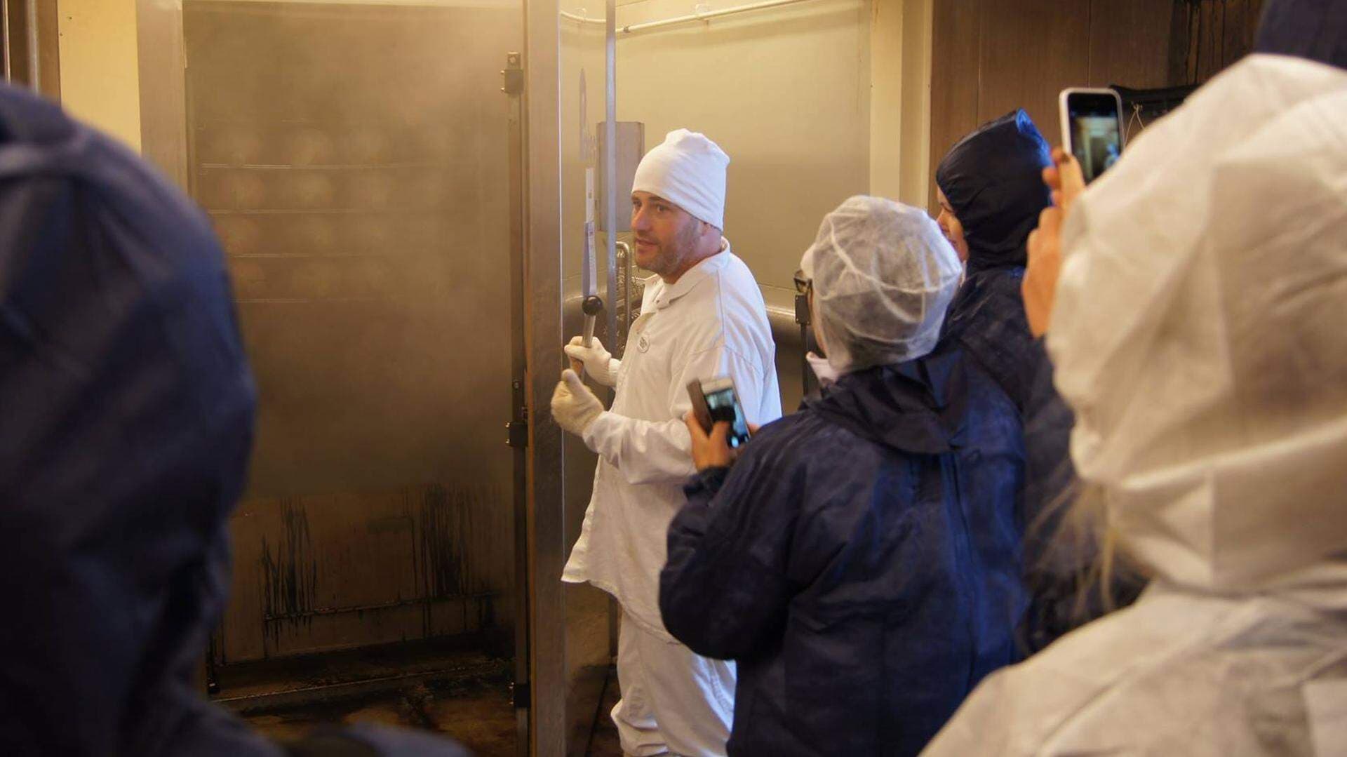 Jokkmokks korv, Magnus Kvickström visar rökeriet i fabriken