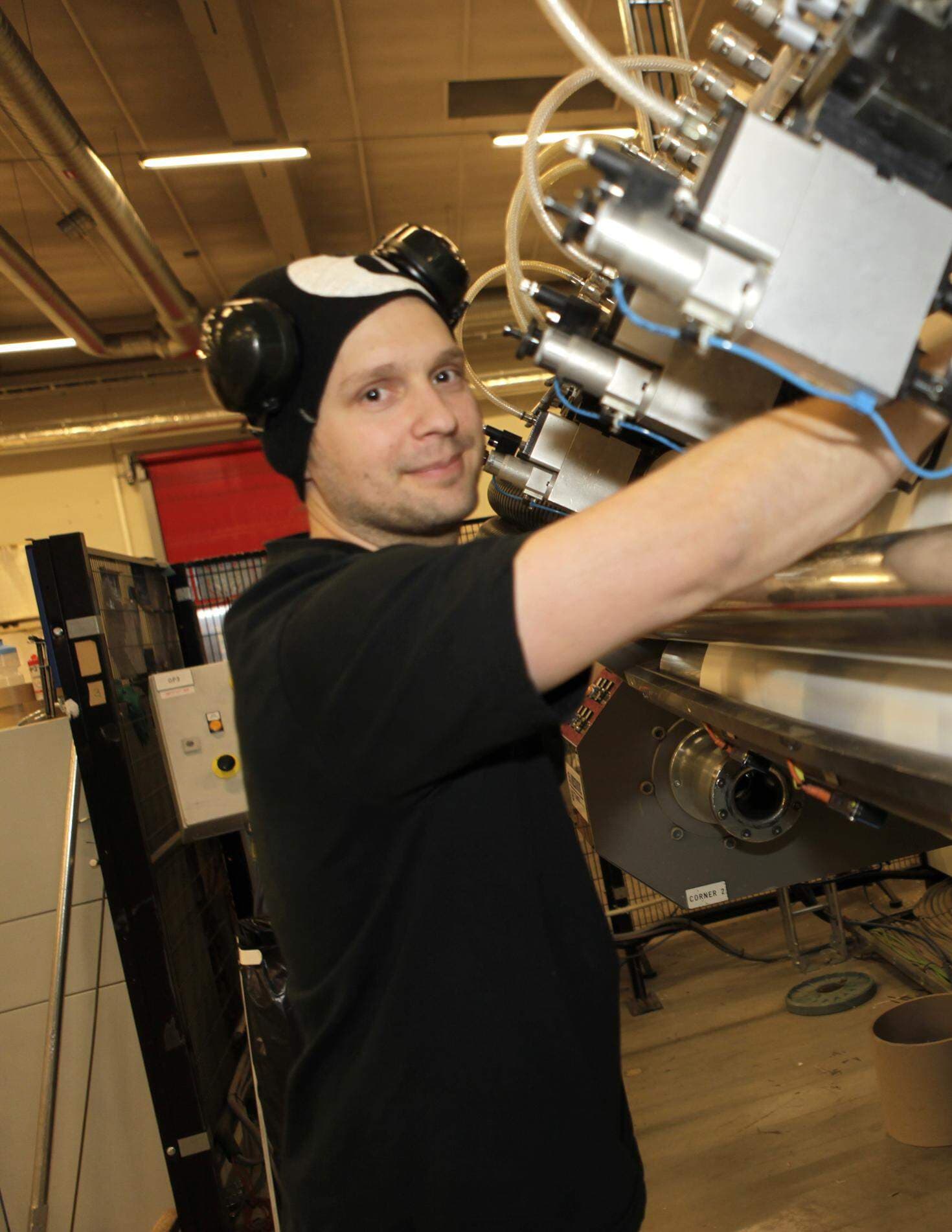 Man som arbetar i industri