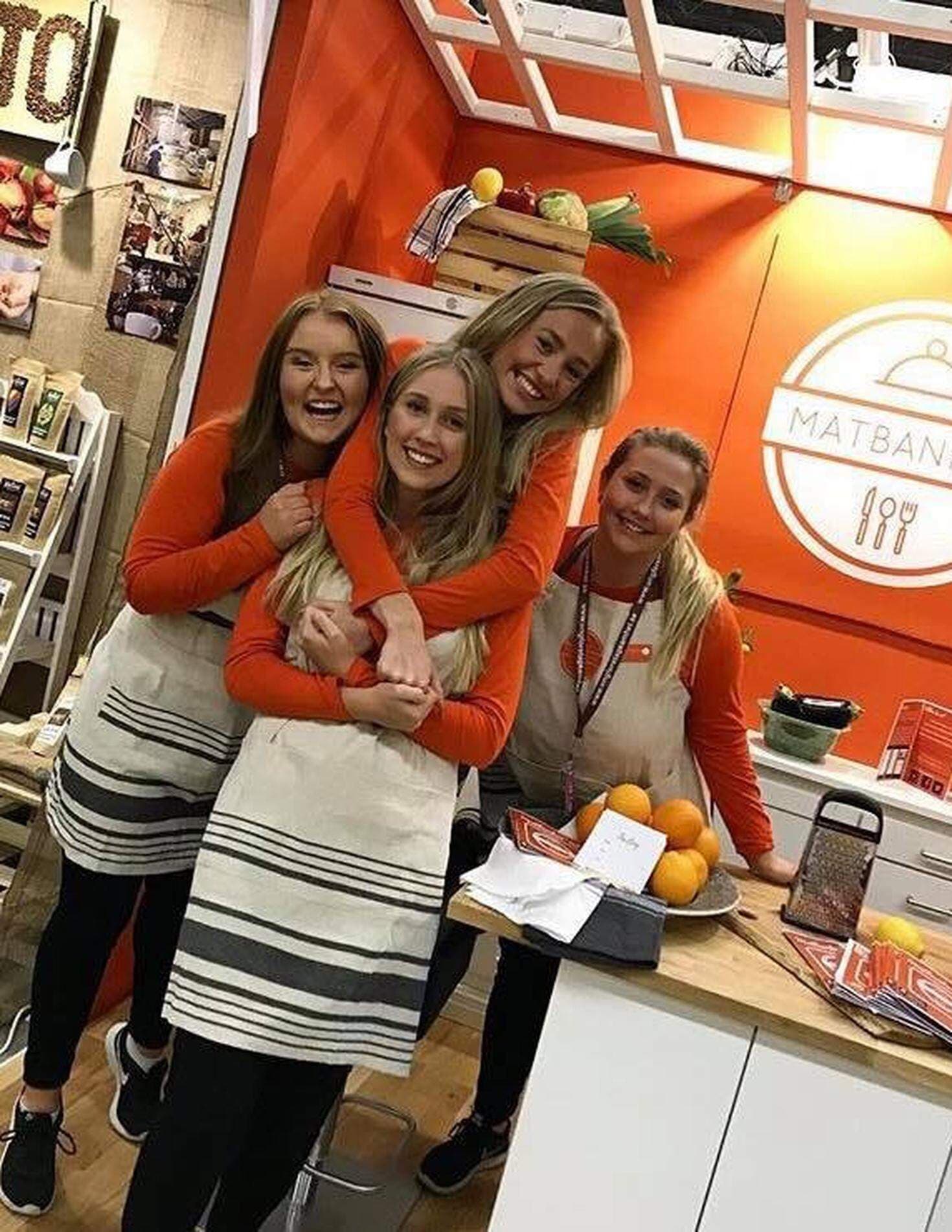 Tjejerna i Matbanken UF i sin moter under SM i Entreprenörskap