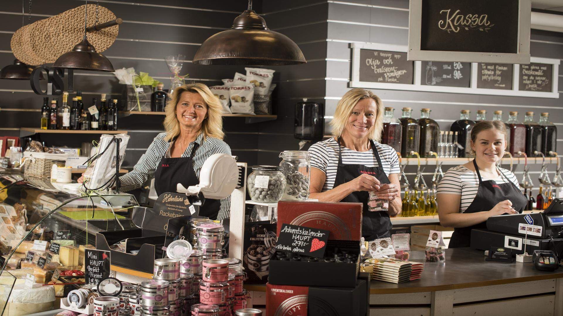 Maria i sin delikatessbutik i Karlskoga