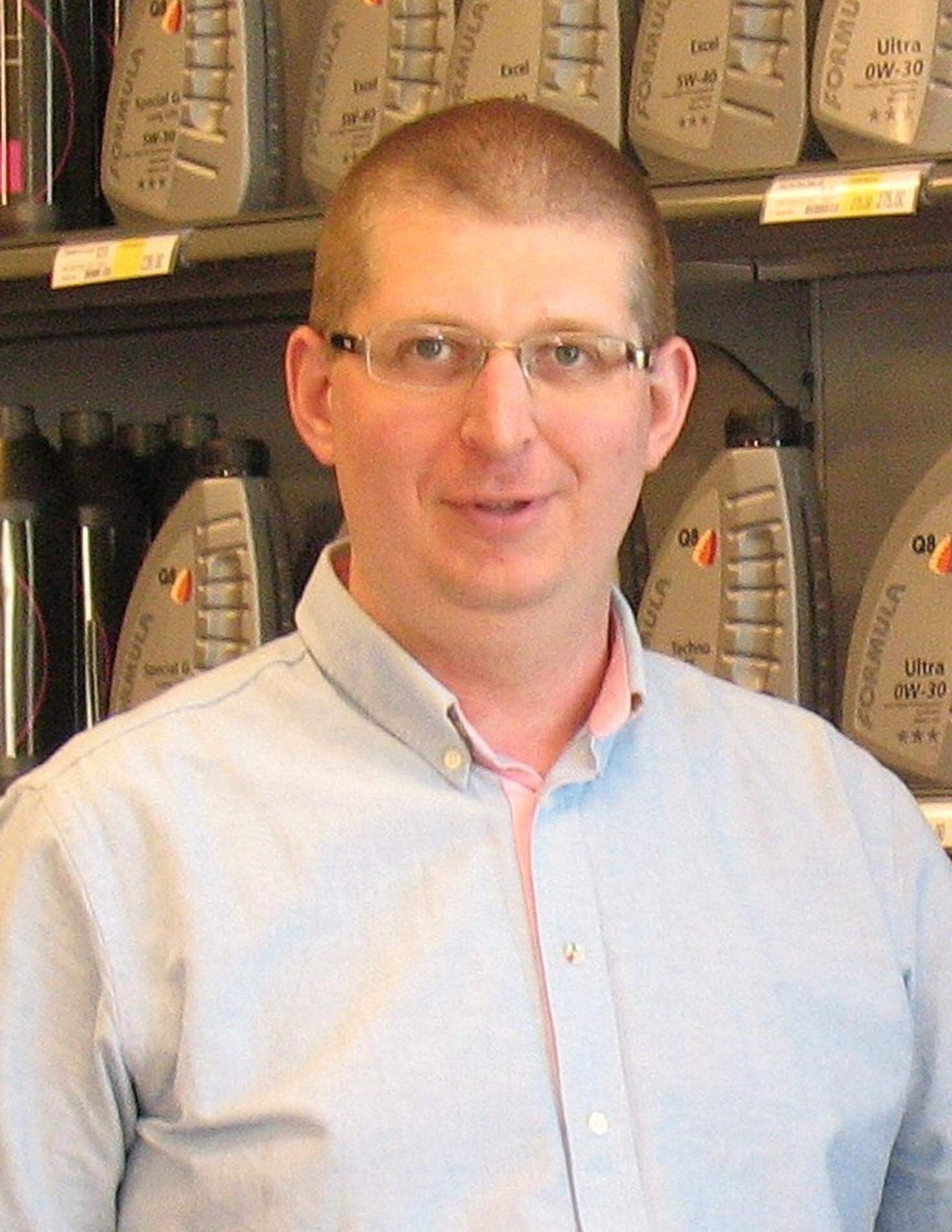 Försäljningen i butiken har skjutit i höjden, precis som Magnus Persson hade kalkylerat med.