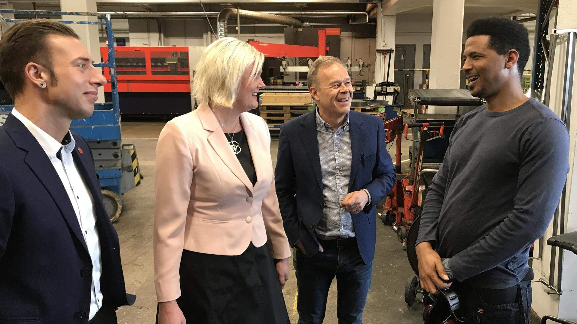 Daniel Andersson, Lena Rådström Baastad, Dan Johansson med medarbetare på Linde Maskiner