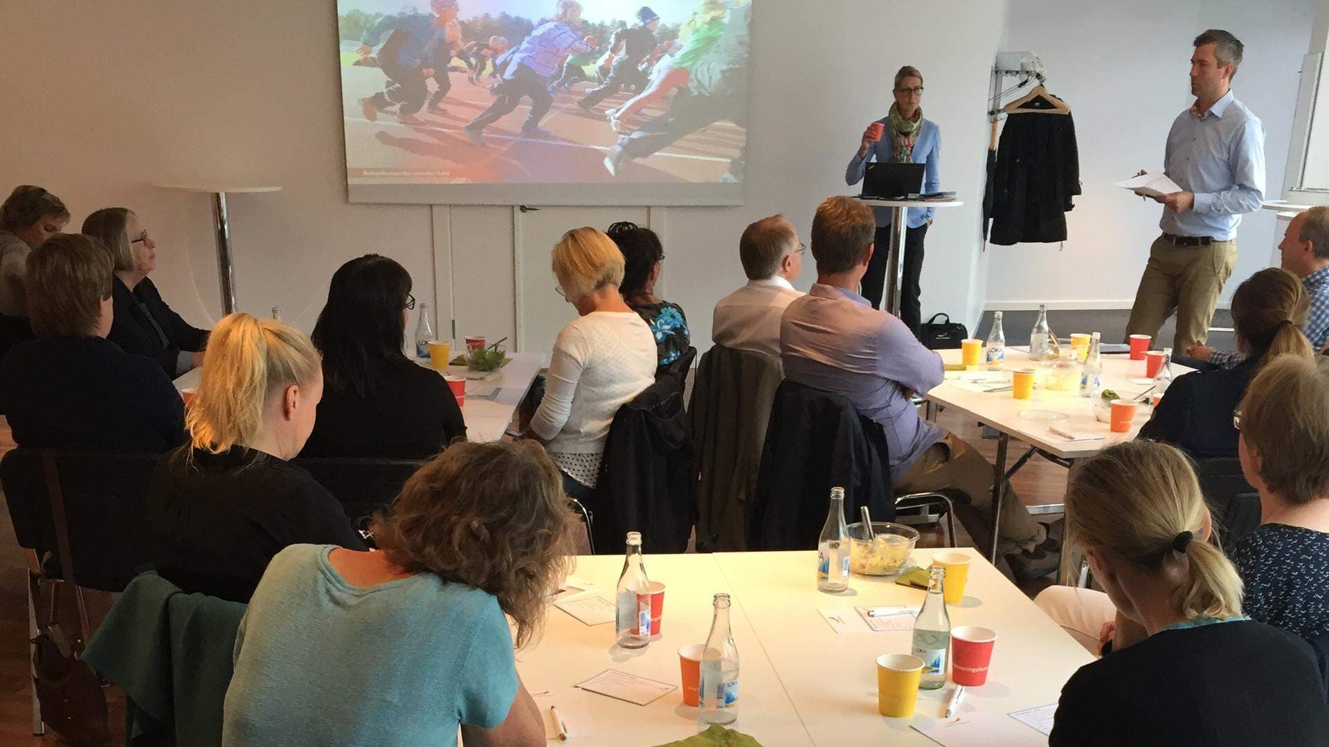Ett 30-tal företagare träffades för en företagarlunch hos Svenskt Näringsliv och lyssna på Anna Bergsten prata om psykisk ohälsa på arbetsplatsen.