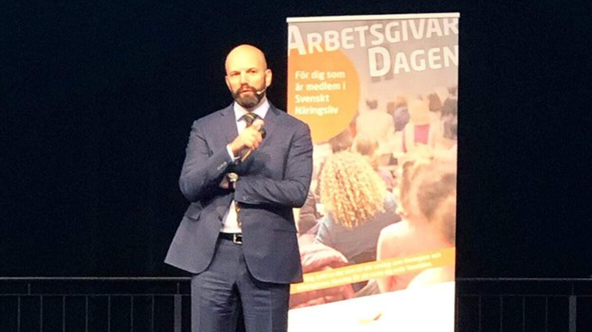 Mattias Dahl på scenen på Arbetsgivardagen i Linköping