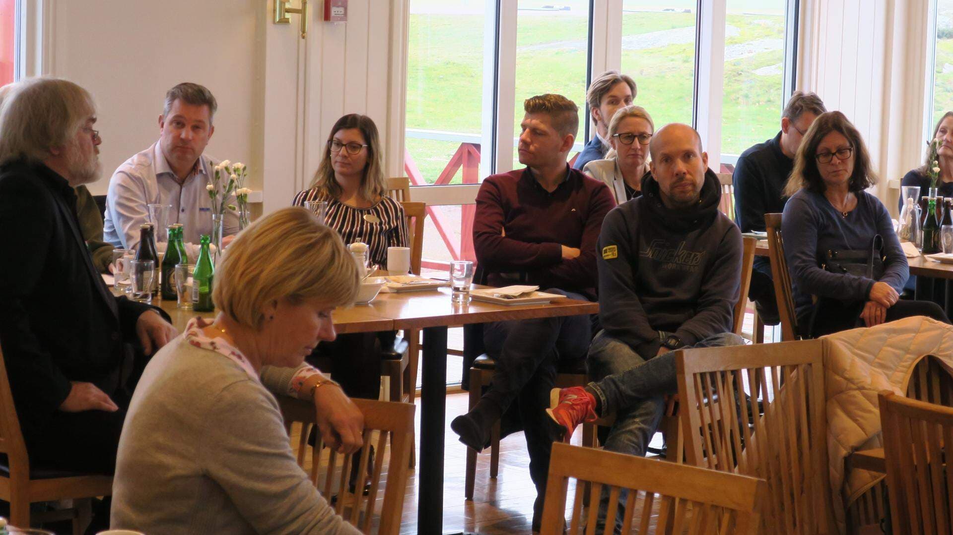 Ett 30-tal företagare och kommunrepresentanter deltog vid lunchträffen om företagsklimatet.