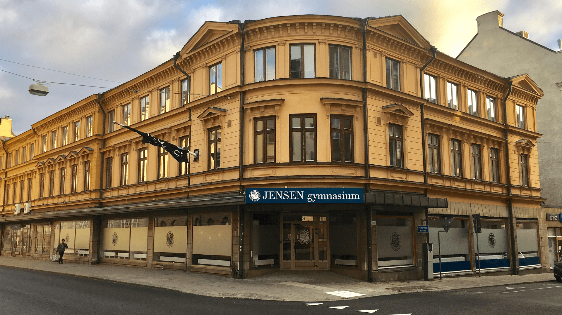 Entrén till Jensen Gymnasium i Linköping