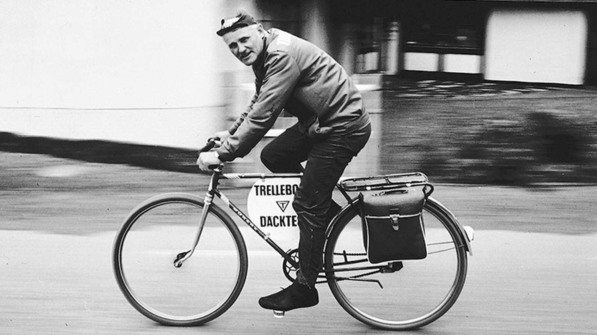 Malte Nilsson på en cykel