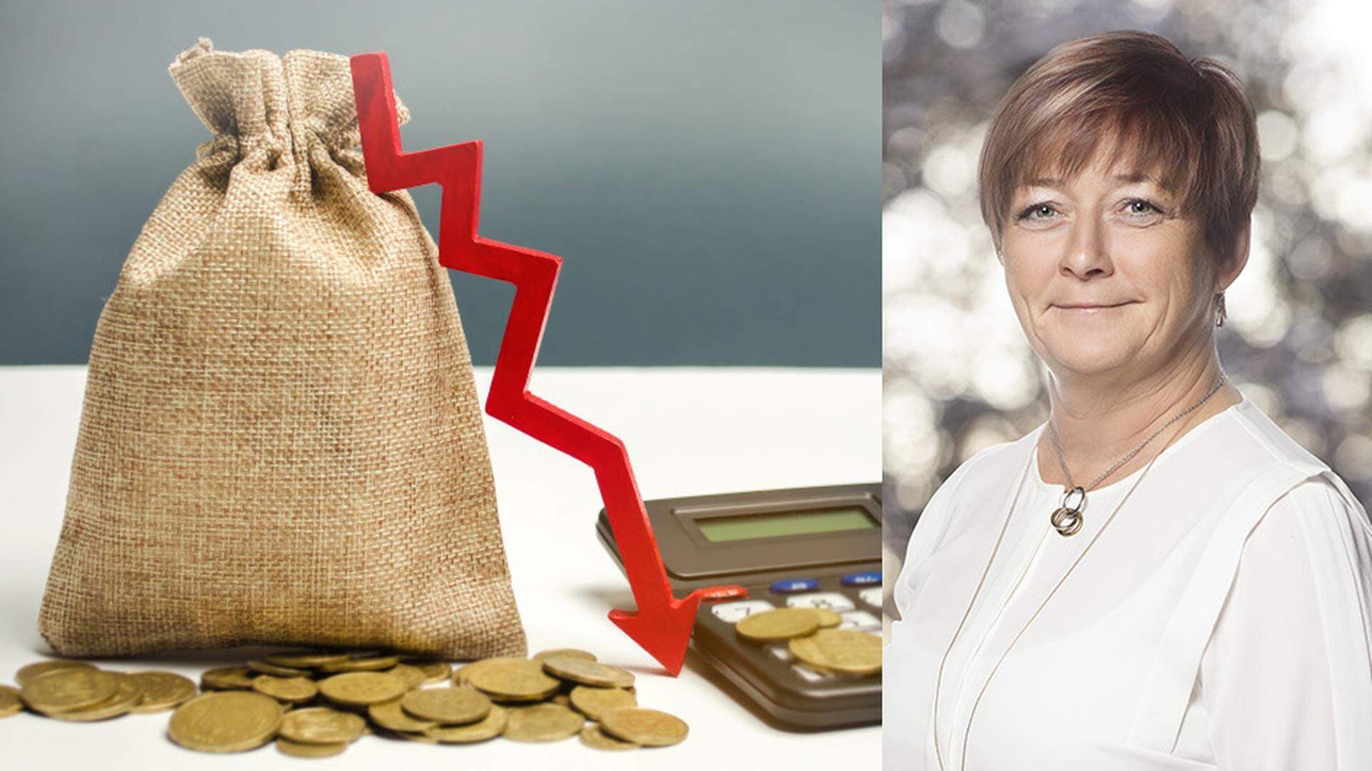 Carina Centrén i kollage med pengapåse och mynt samt röd pil nedåt