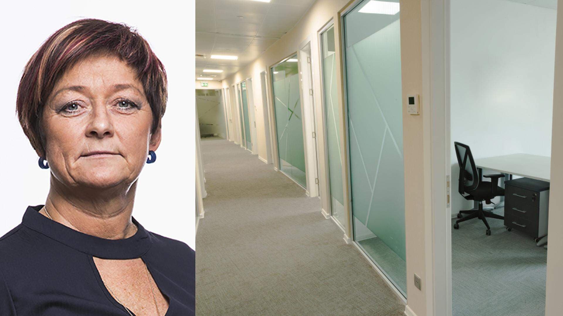 Carina Centrén och tom kontorskorridor
