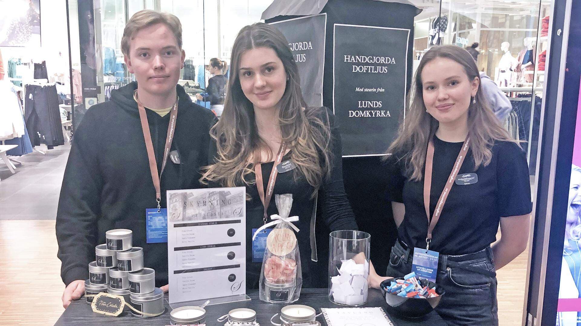 Teodor Bunke, Julia Asp och Ella Hall