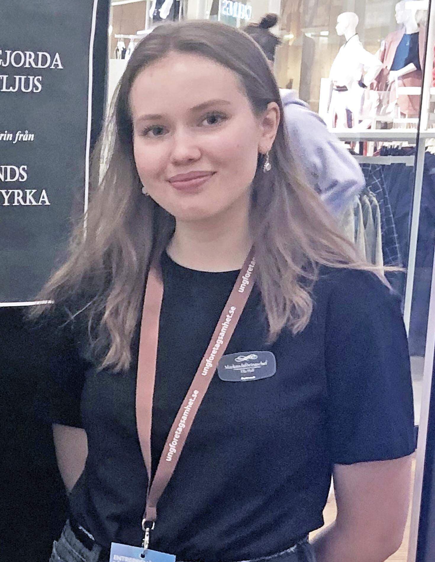Teodor Bunke, Julia Asp och Ella Hall