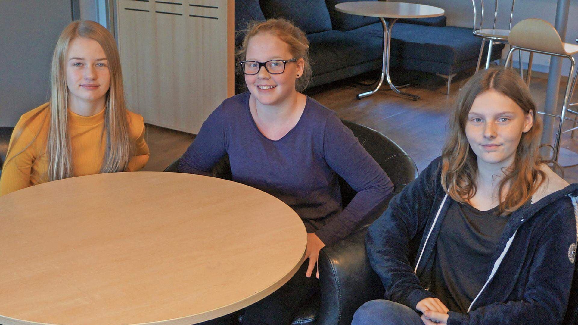 Molly Nilsson, Lovisa Camp och Emma Persson