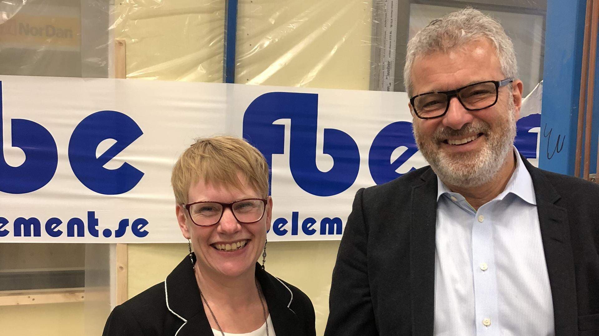 Martina Johansson och Charlie Eldh på Flens Byggelement