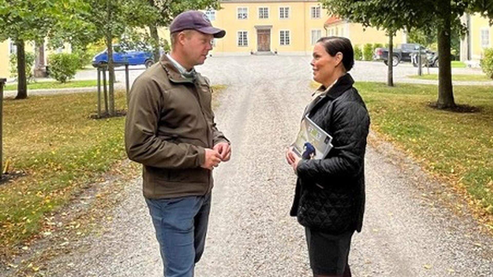 Johan Wachtmeister, driver Christineholm utanför Nyköping här tillsammans med Sofia Sjöström, regionchef Svenskt Näringsliv Södermanland.