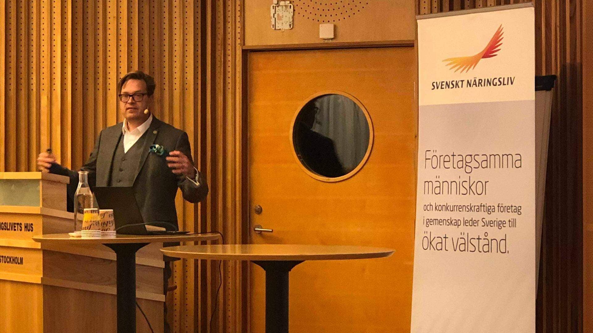 Anders Ydsted håller ett seminarium om ägarskifte