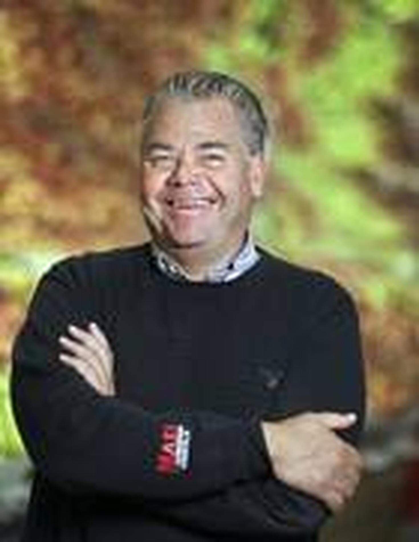 Jonas Berg, som driver Ica Maxi i Södertälje,växte upp på ett ungdomshem som hanspappa drev. Tidigt väcktes hans sociala patos och idag spelar han en viktig roll i lokalsamhället genom att anställa ungdomar och invandrare i sin butik.