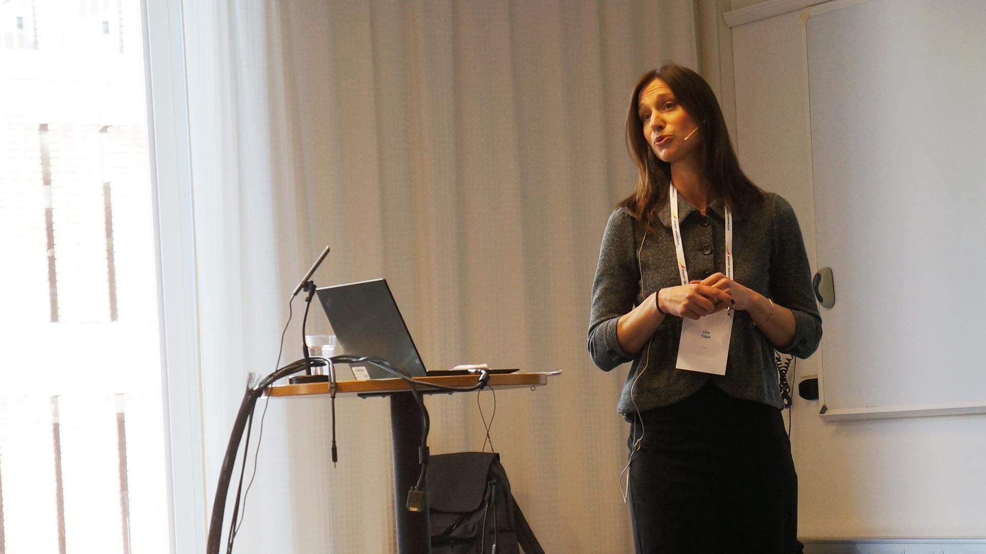 Lina Tidell, arbetsrättsjurist på Visita håller föredrag om #metoo