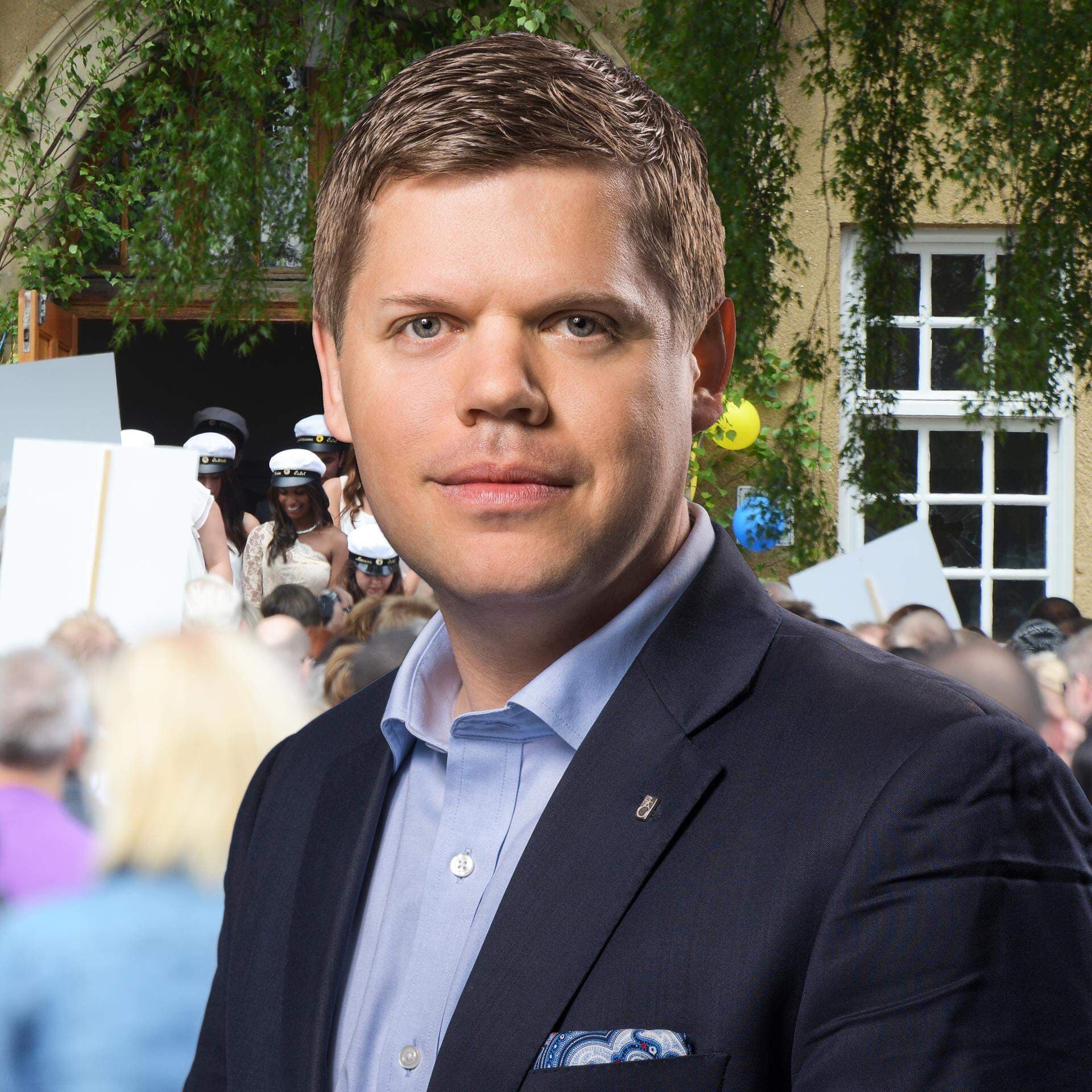 Billdkollage med studenter och Johan Olsson