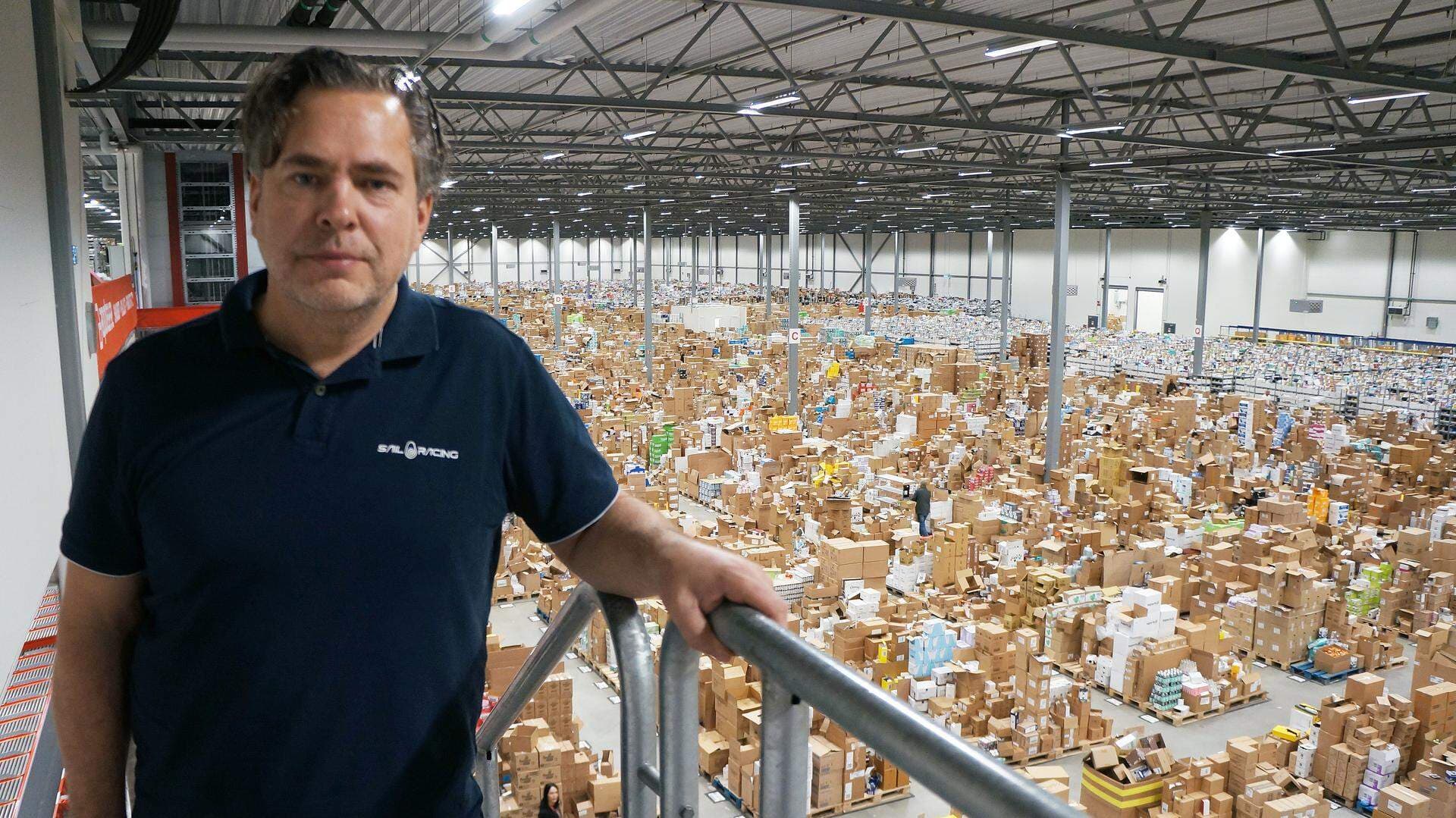 Pär Svärdson i lagret på Apotea