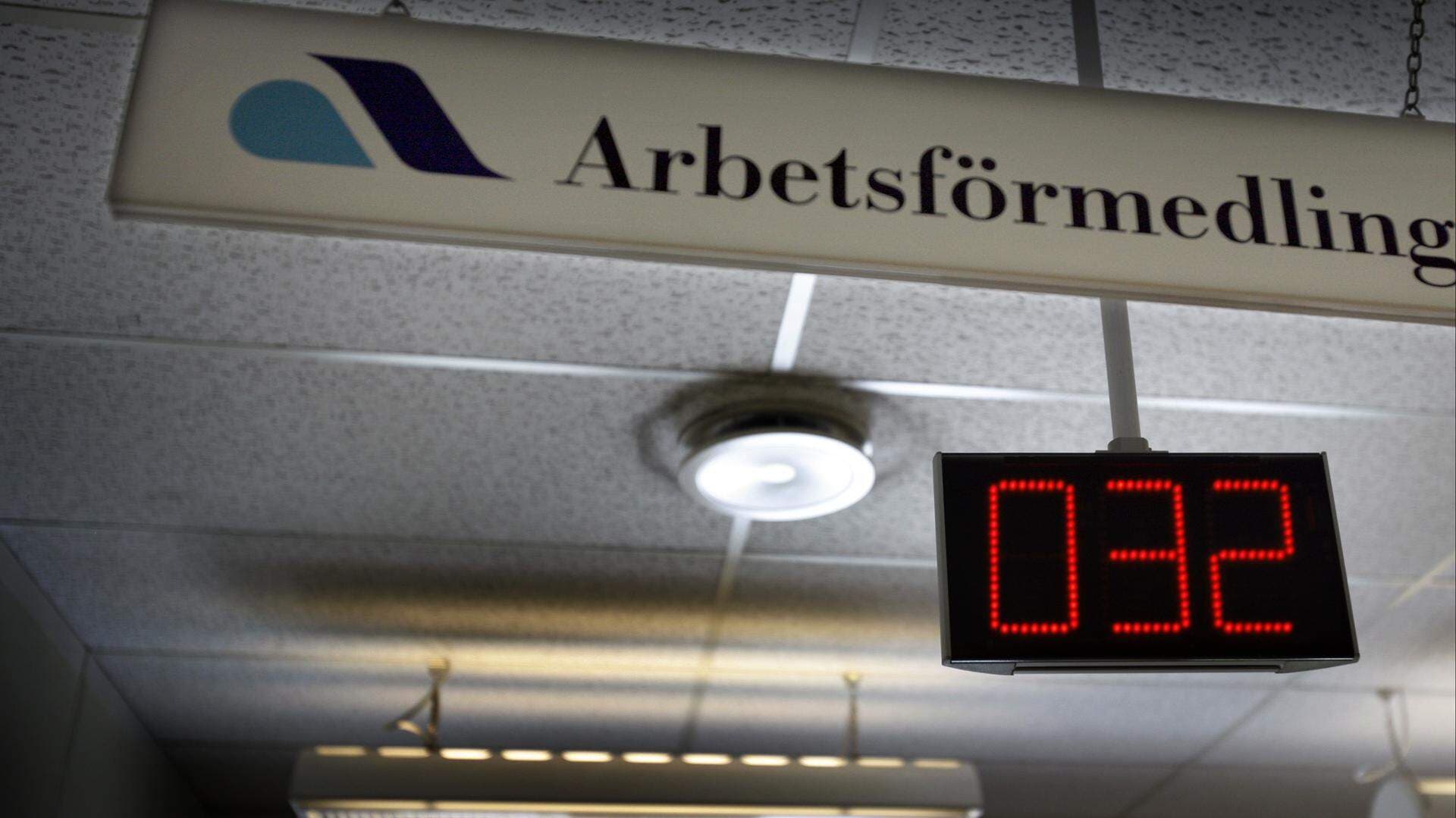 Kostym och skylt från AF