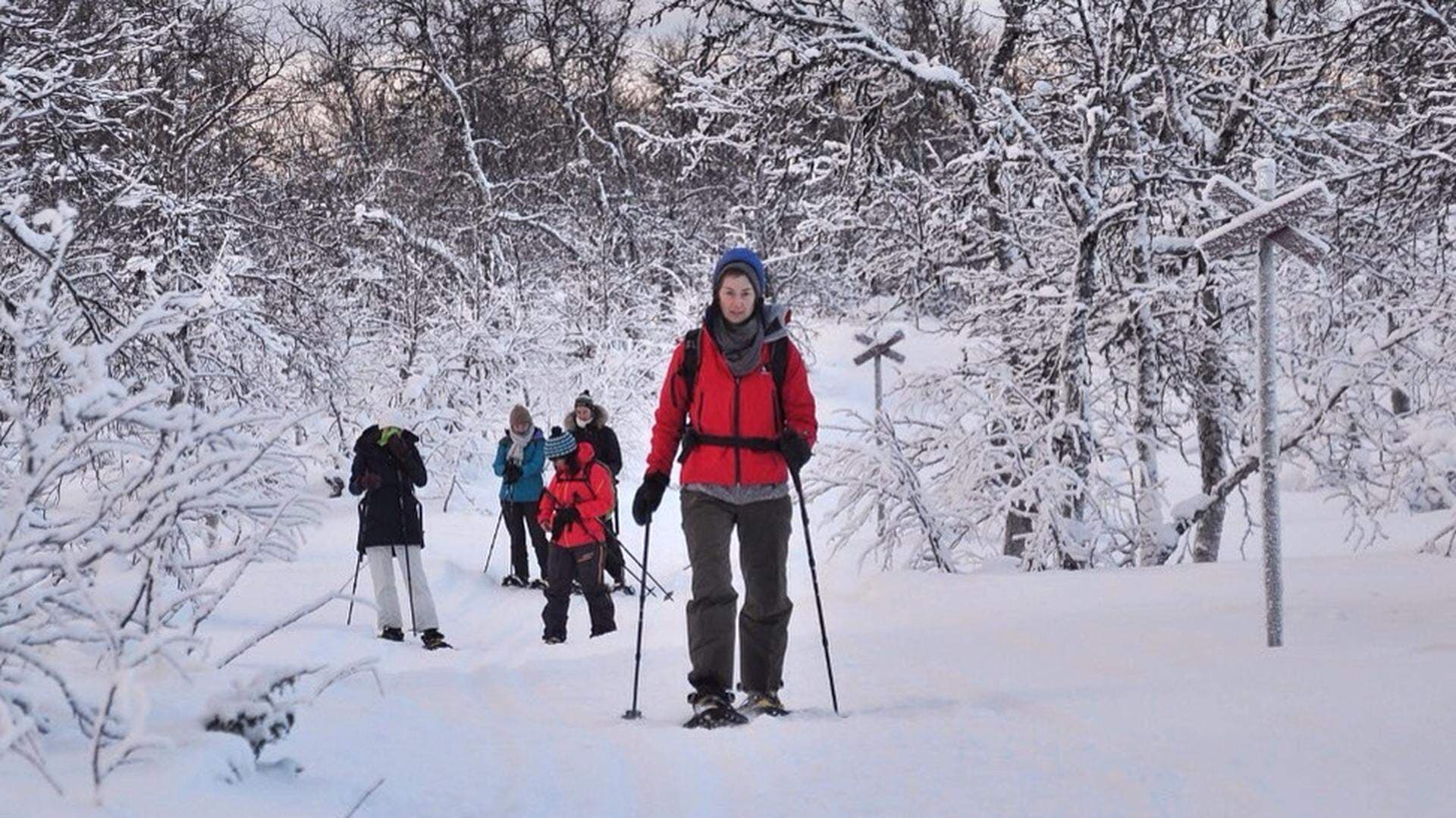 Vandring med snöskor på Ammarnäs Guidecenter