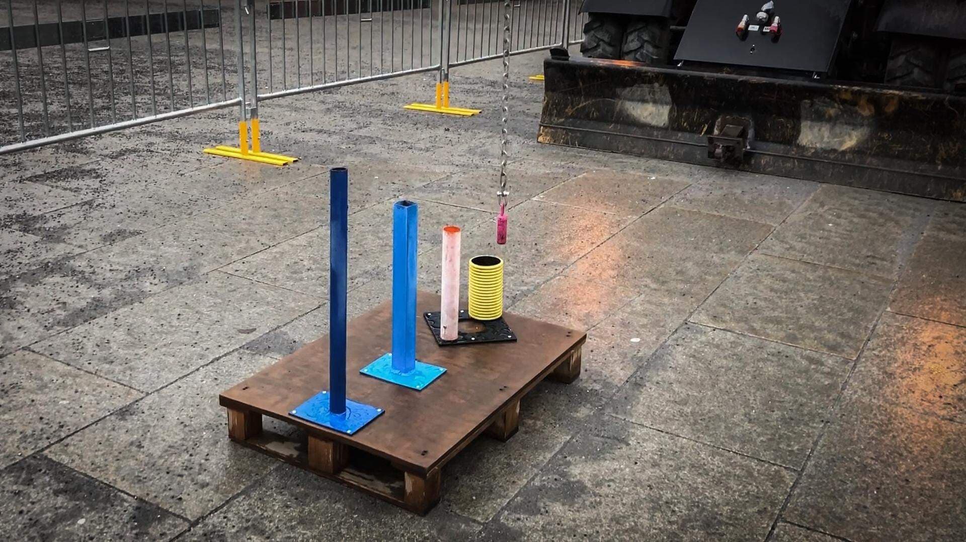 Besökarna fick testa både sin egen och maskinens precisionsförmåga när ME Nord höll öppet hus för ME-skolans maskinförarutbildning.