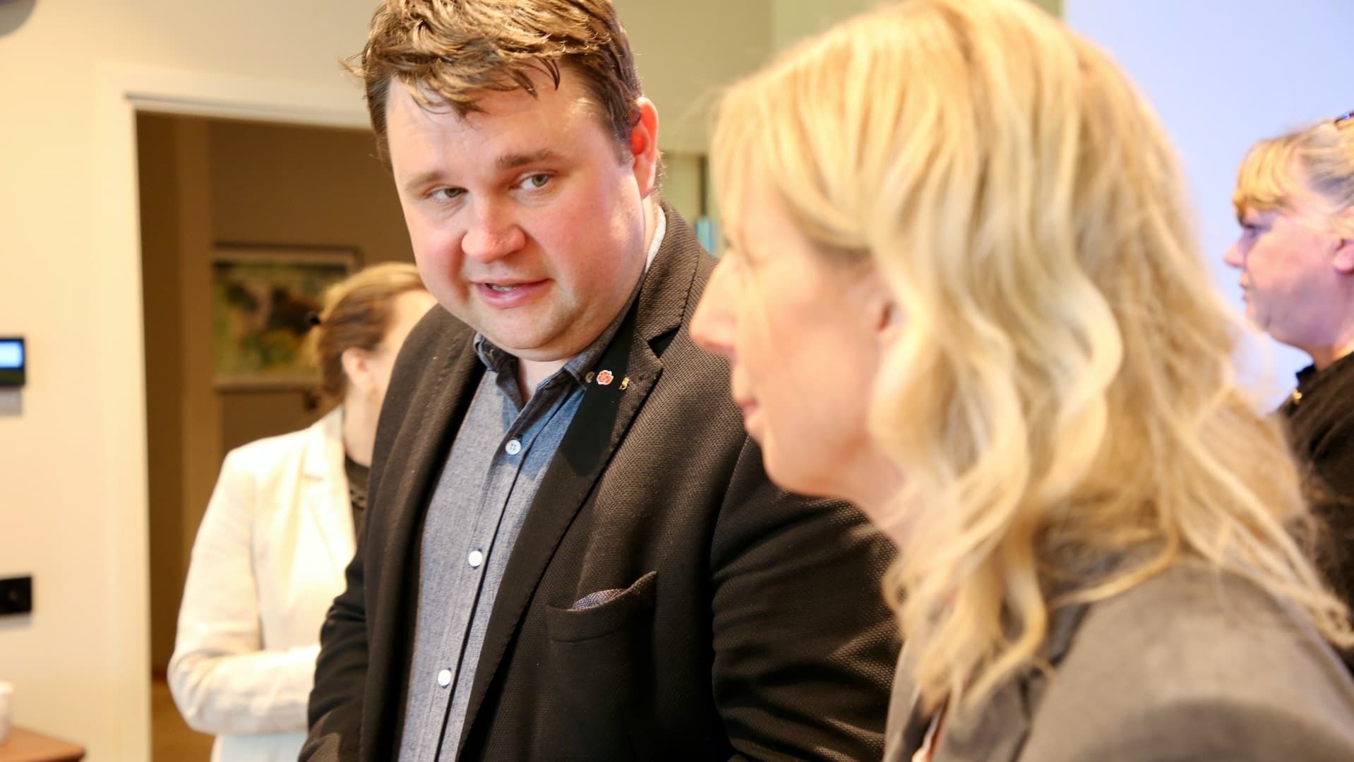 Sundsvalls kommunalråd Niklas Säwén (S) och Svenskt Näringslivs regionchef Eva Nordlander.