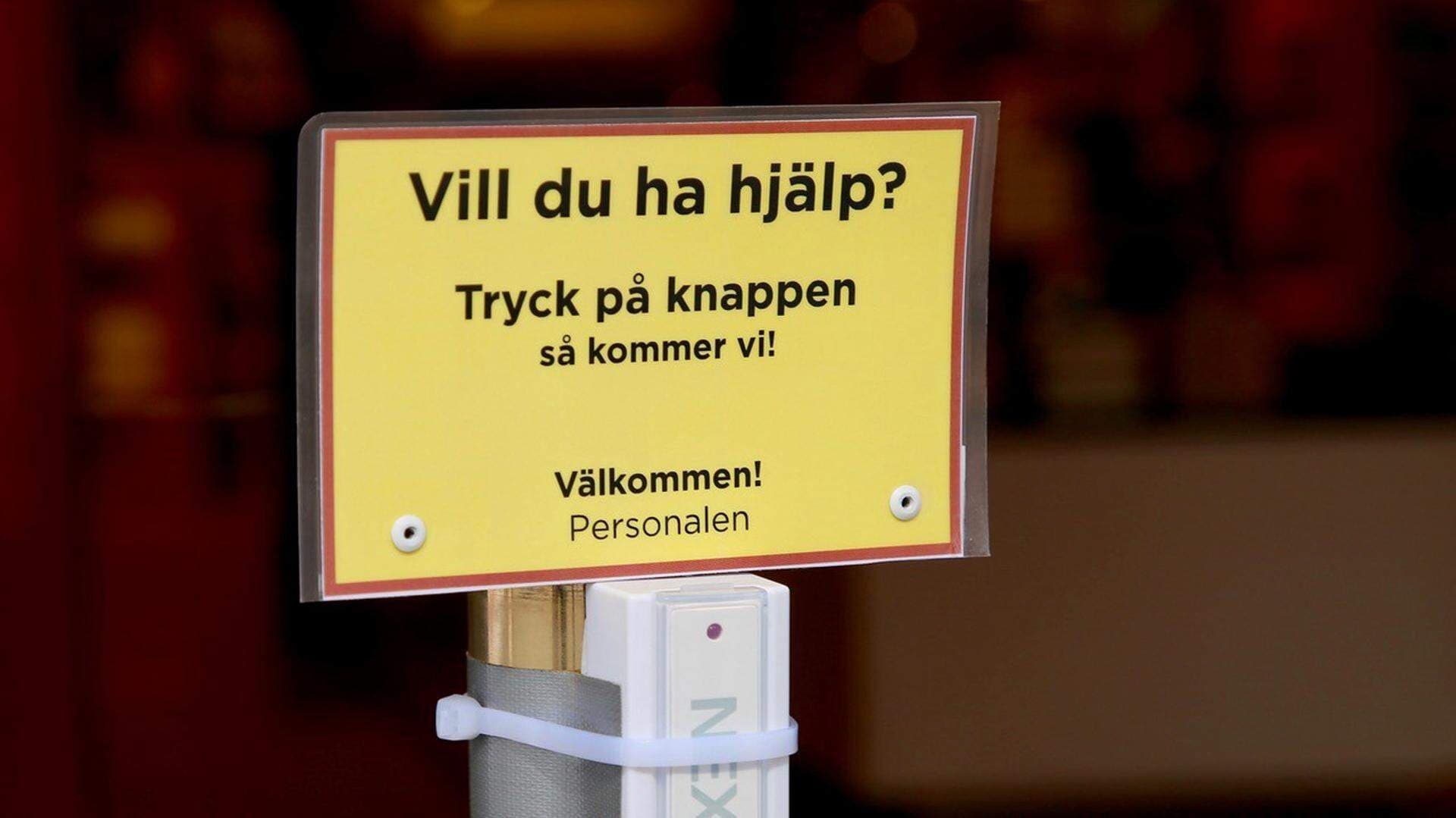 Skylt med texten Vill du ha hjälp - tryck på knappen så kommer vi
