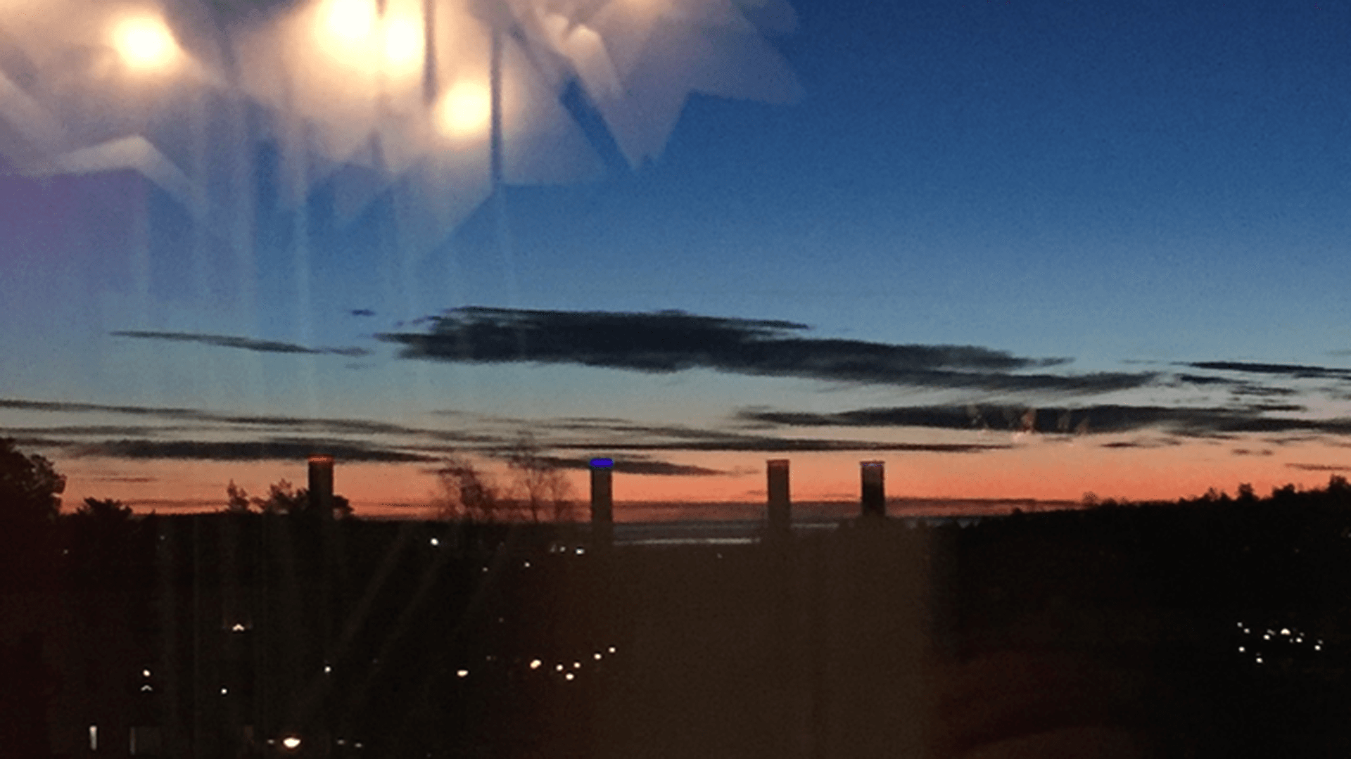 Kvällsbild över industri