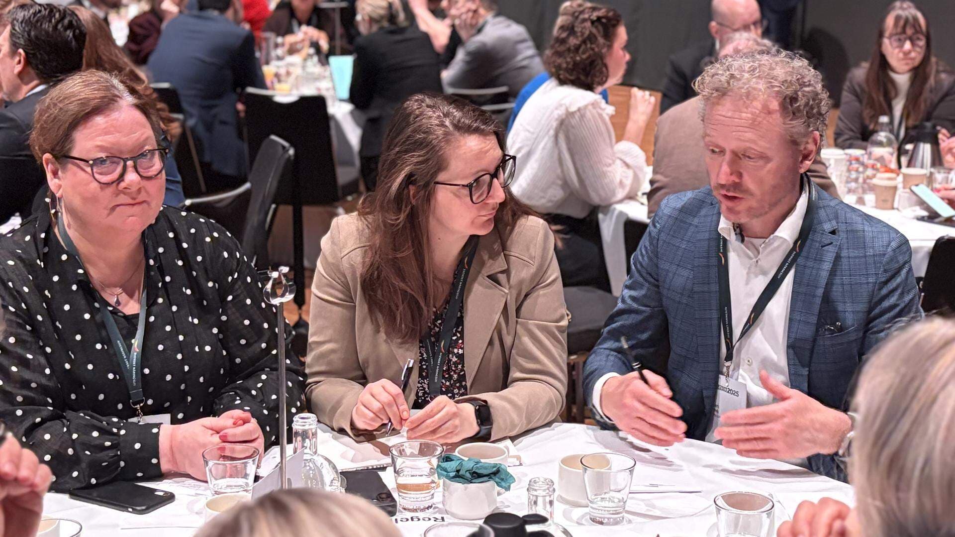 Caroline Högström, riksdagsledamot för Moderaterna lyssnad på företagen på Företagardagarna 2025