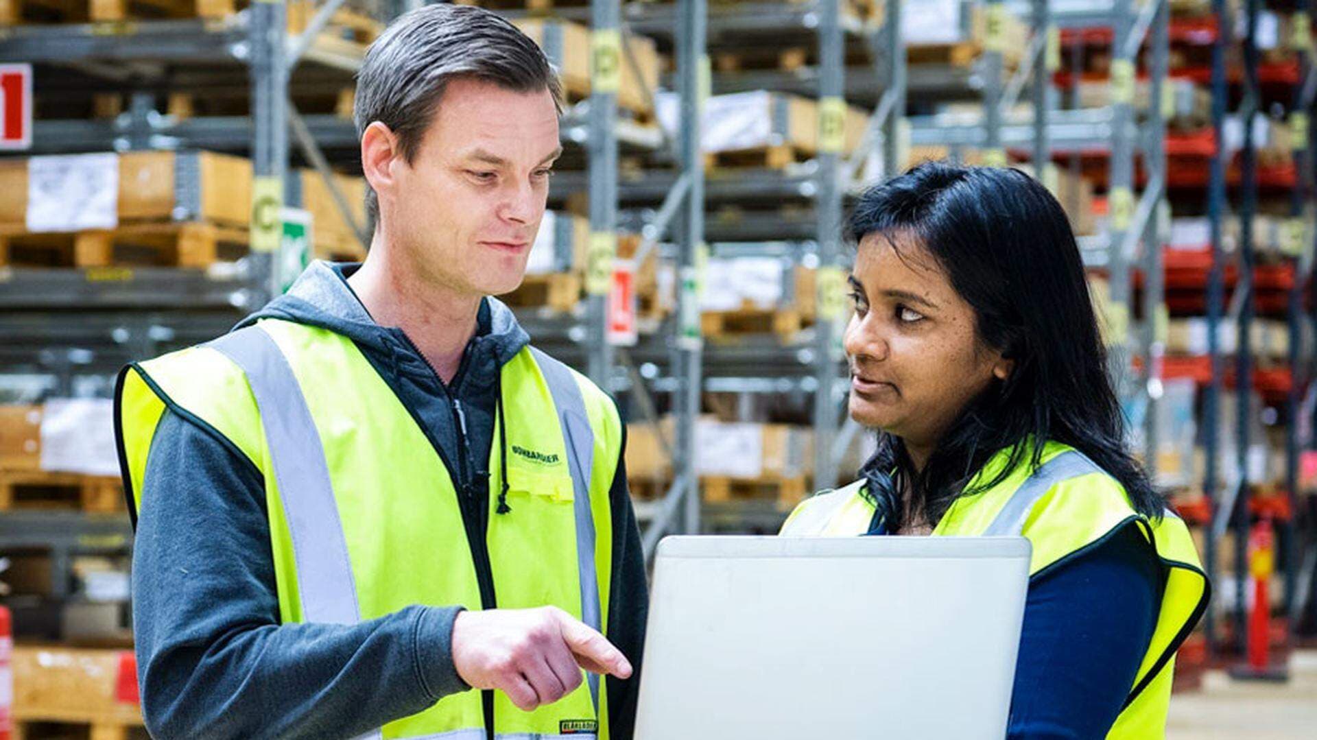 Fredrik Stål och Suhasini Chandrasekharan på Bombardier i Västerås.