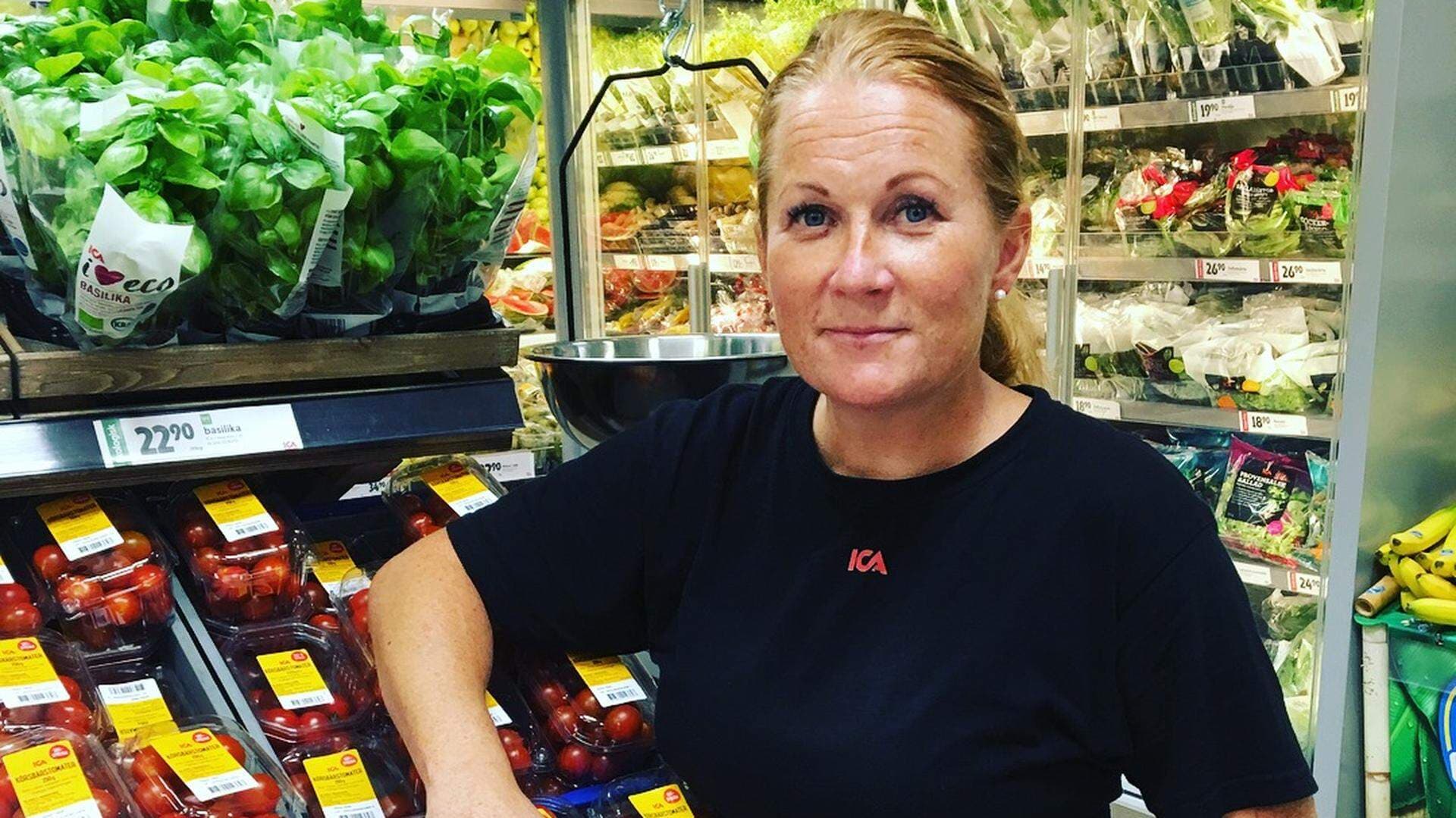 Jaana Runeson i butiken i Skinnskatteberg