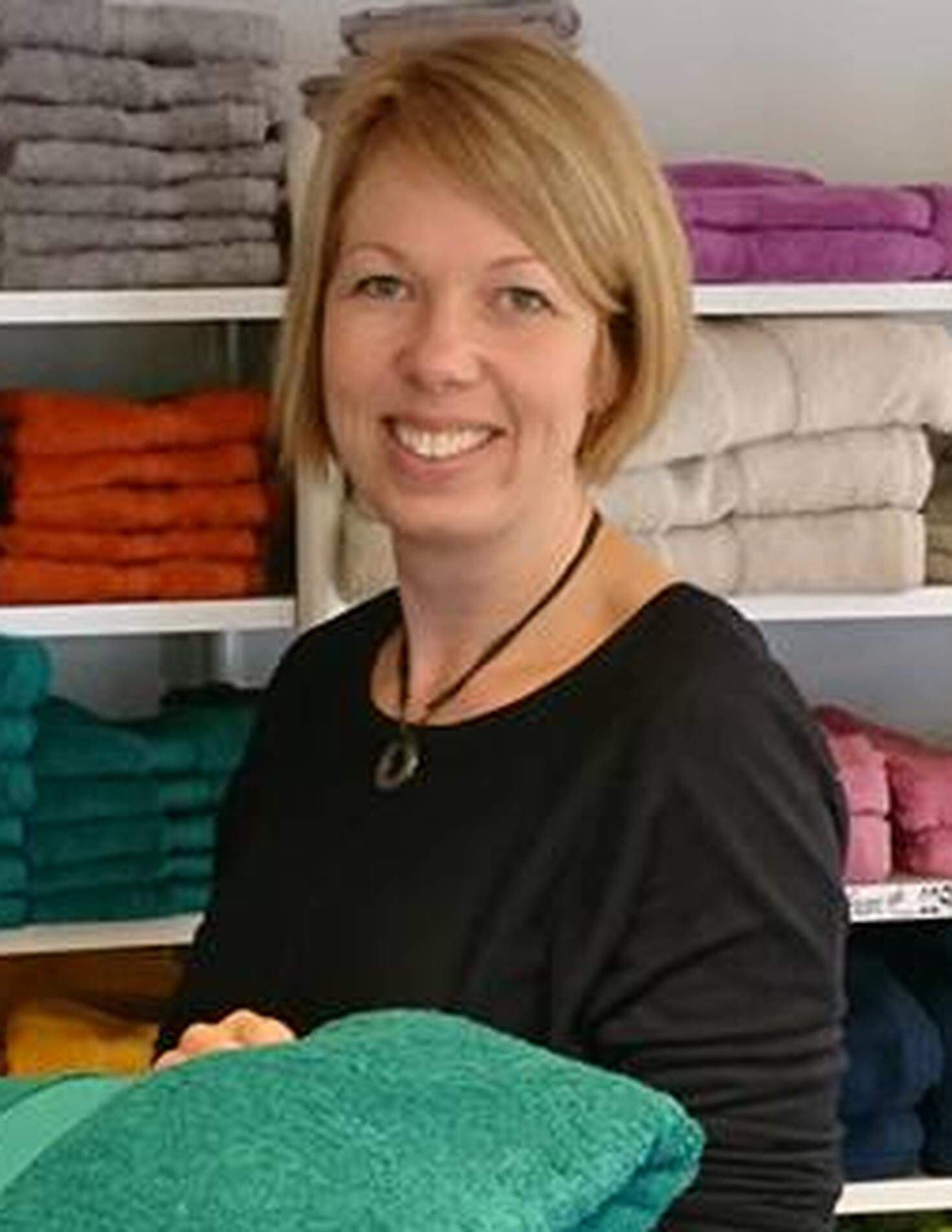 Helen Pilerud i sin butik