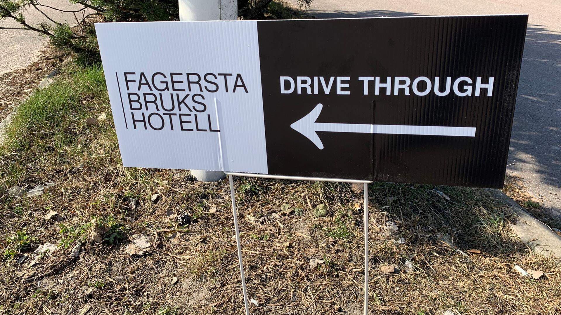 Drive-through skylt på Fagersta Brukshotell
