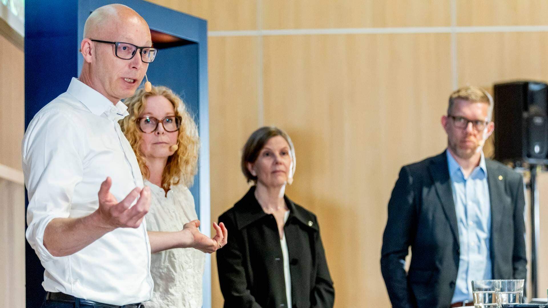 Per Wallentin, vd på Knowit, tillsammans med Elisabeth Peregi, vd på Kappahl, Susanne Janneson, AB Volvo, och Göran Eriksson, vd för Göteborgs hamn.