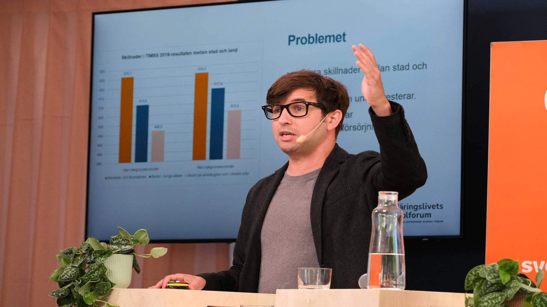 Skolforskaren Gabriel Heller Sahlgren har i flera rapporter visat hur skolresultaten har utvecklats.