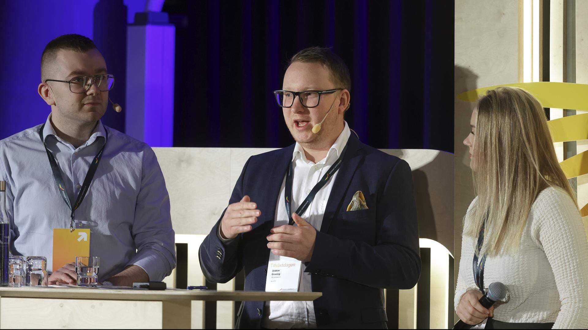 Zlatan Bajric, vd på Seeba, Joakim Graning, vd på Westerqwarn, och Olivia Harrysson, vd på Knytpunkten, talar på Tillväxtdagen.