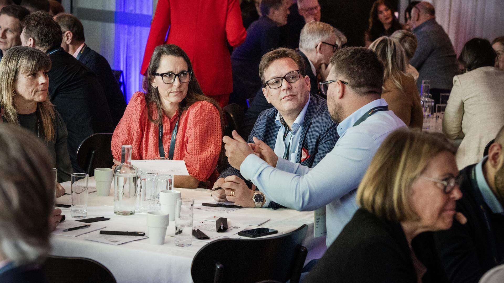 Företagare och politiker diskuterar hur vi ska får fart på Sverige på Tillväxtdagen i Växjö.