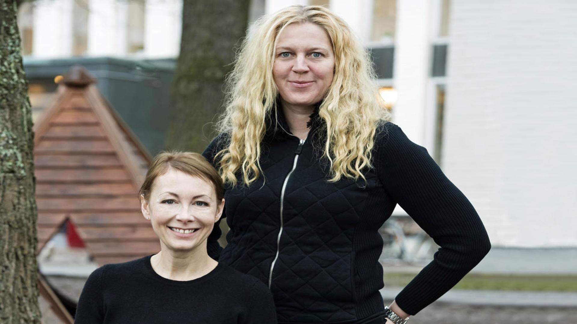Amanda Schütz och Åsa Johansson äger Christinaskolan tillsammans med sina familjer. De drivs av passionen att skapa den bästa av skolor för elever och föräldrar.