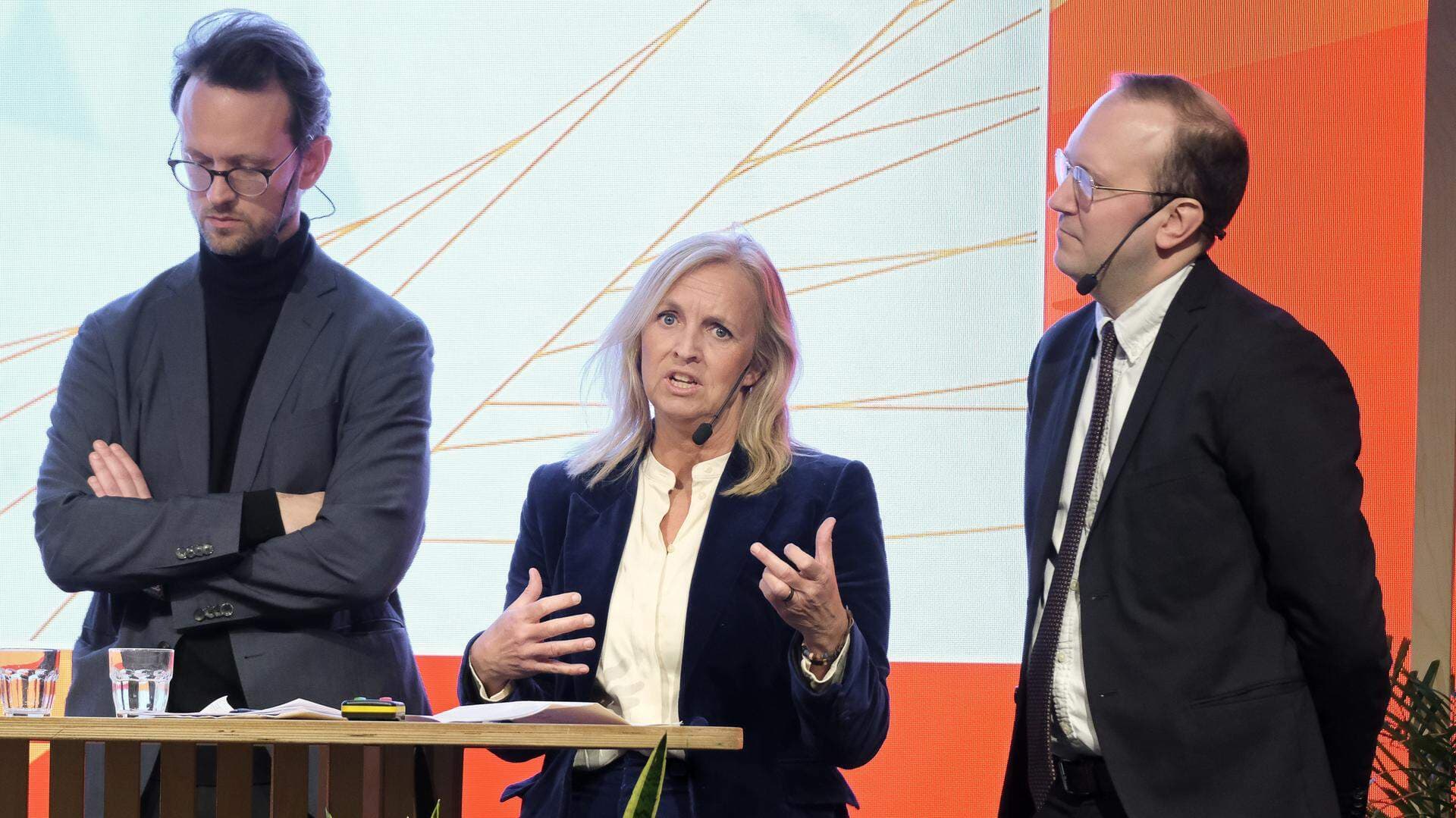 Alexandra Stråberg, chefsekonom på Länsförsäkringar, tillsammans med Jonas Grafström, vice vd Ratio, och Peter Gerlach, ekonom, LO.