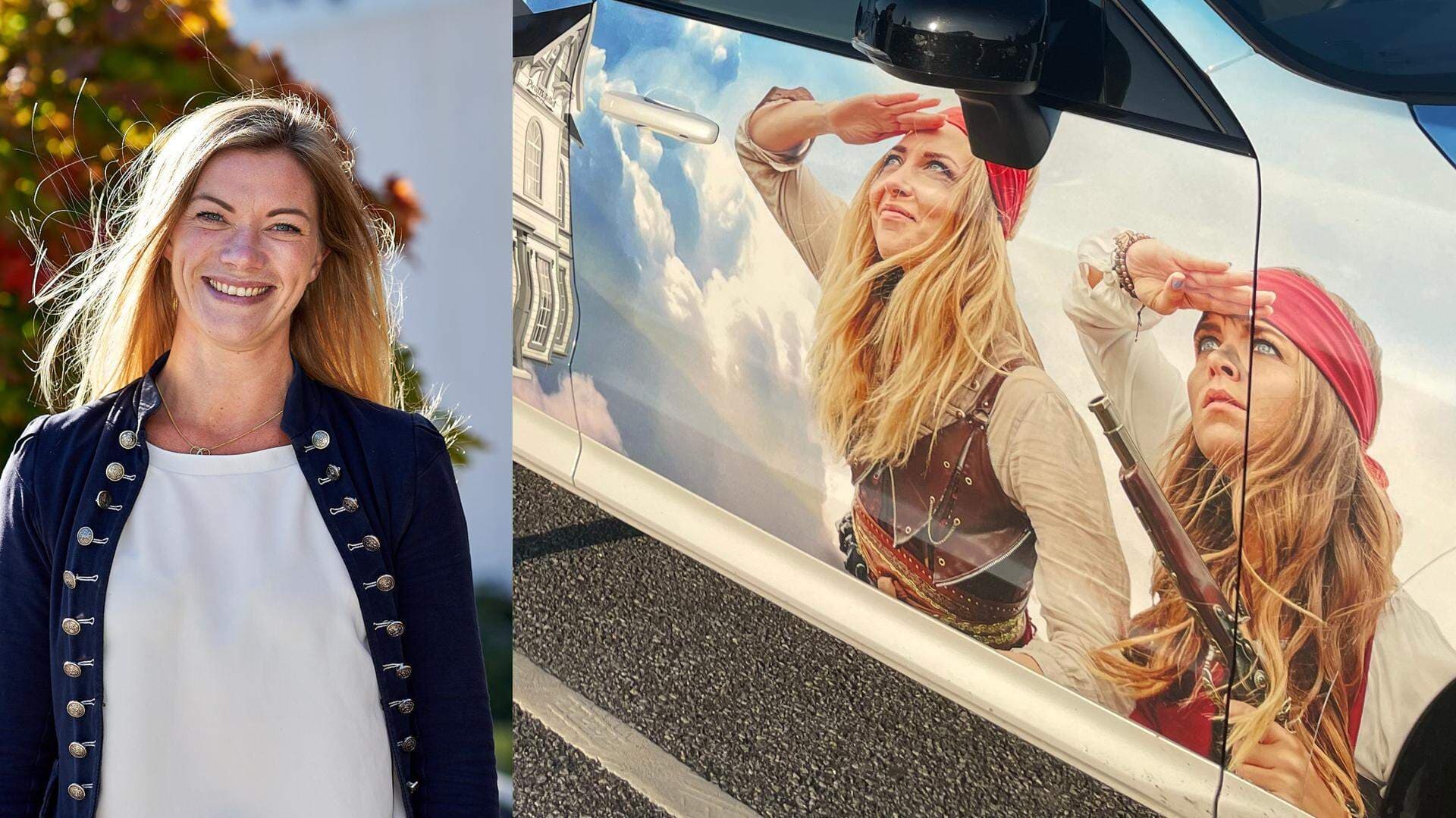 Lena Kempe och en bildörr med pirater